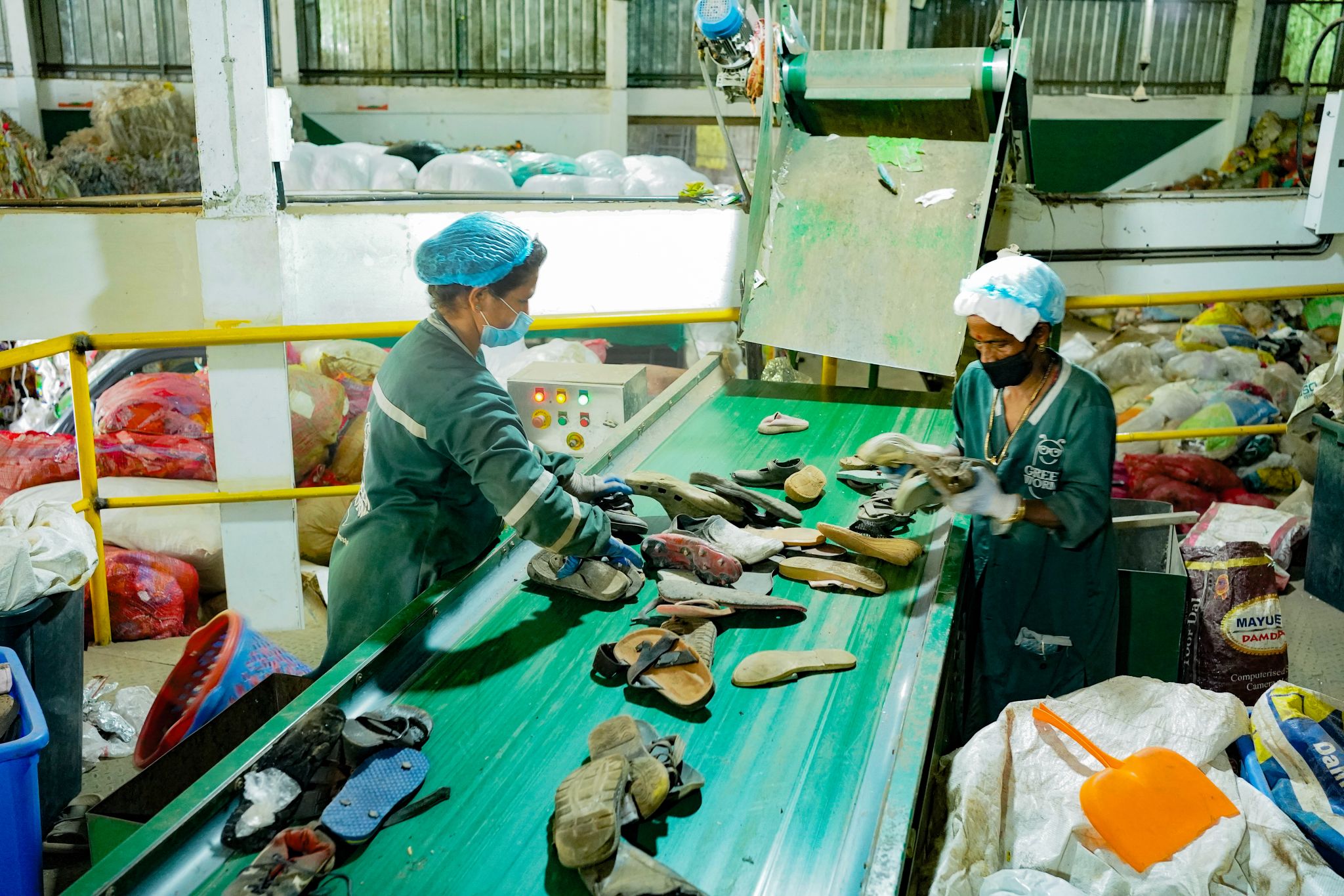 Advanced footwear recycling processing line